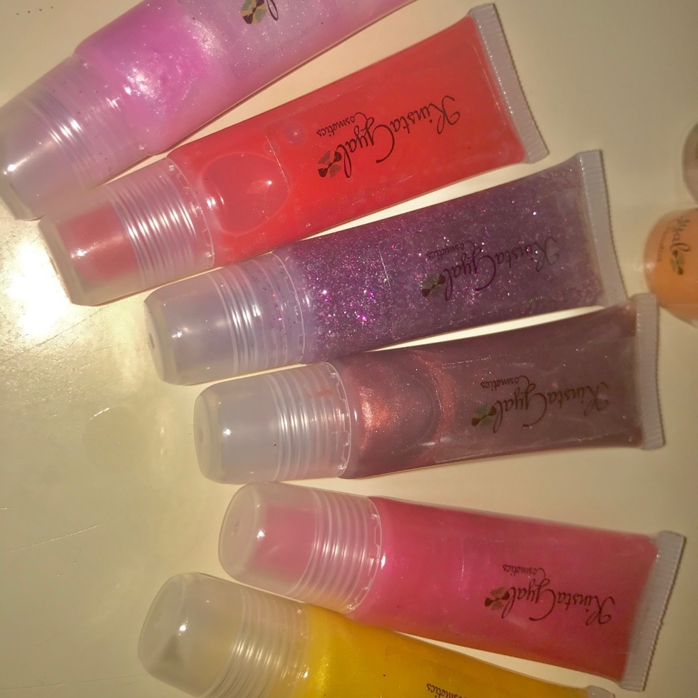 Squeeze tube glosses